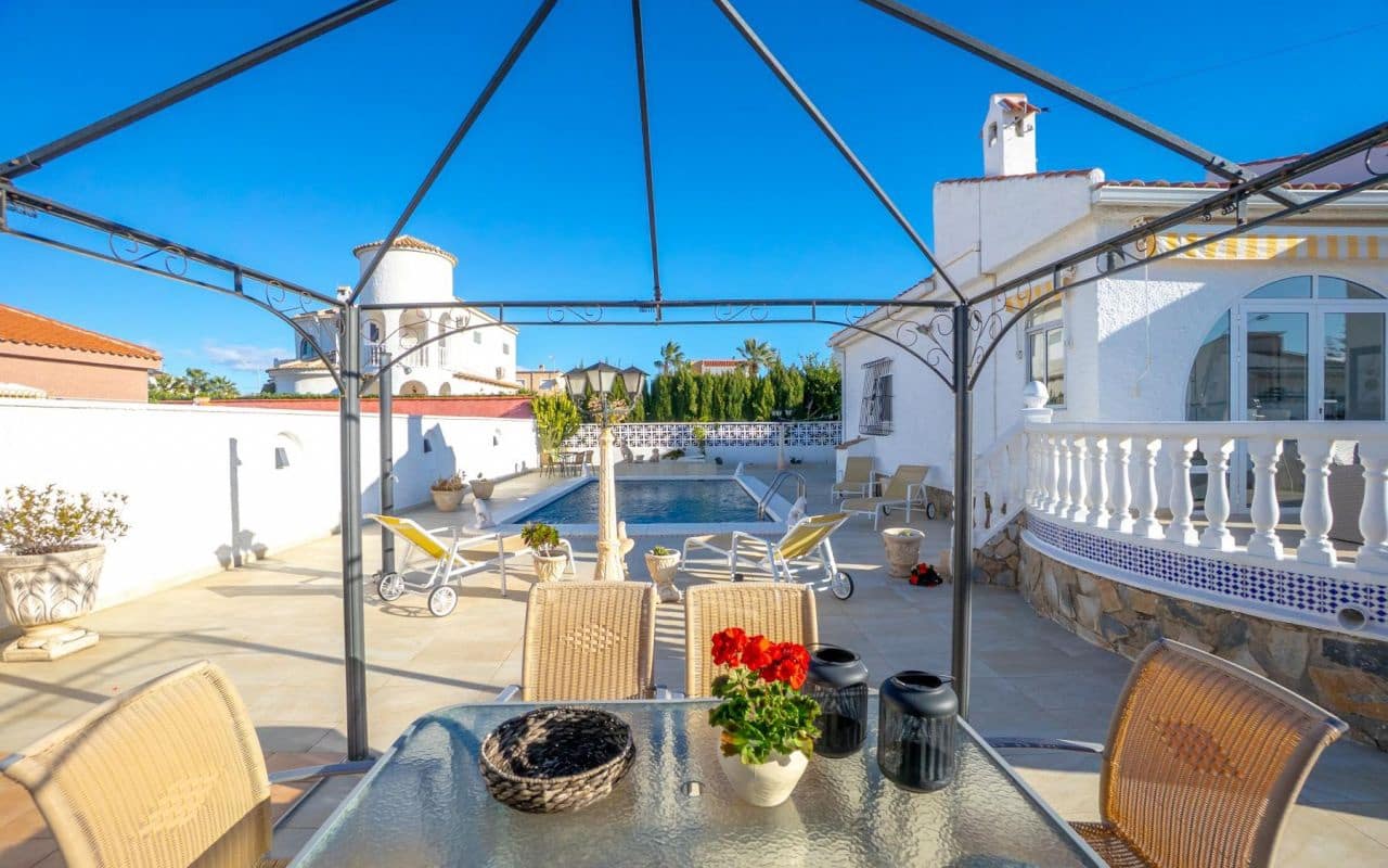 3 soveværelse Semi-Rækkehus til salg i Torrevieja med swimmingpool garage - € 359.000 (Ref: 9539625)