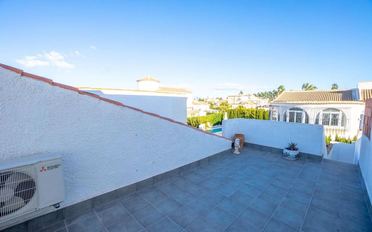 3 soveværelse Semi-Rækkehus til salg i Torrevieja med swimmingpool garage - € 359.000 (Ref: 9539625)
