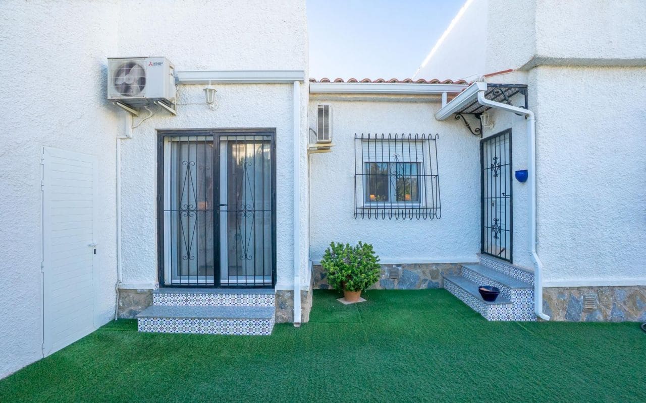 3 soveværelse Semi-Rækkehus til salg i Torrevieja med swimmingpool garage - € 359.000 (Ref: 9539625)