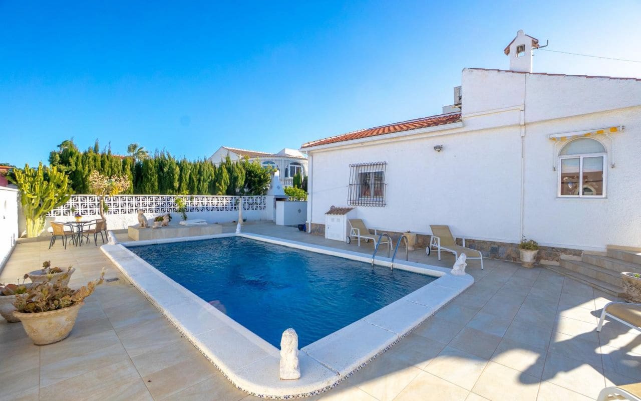 3 soveværelse Semi-Rækkehus til salg i Torrevieja med swimmingpool garage - € 359.000 (Ref: 9539625)