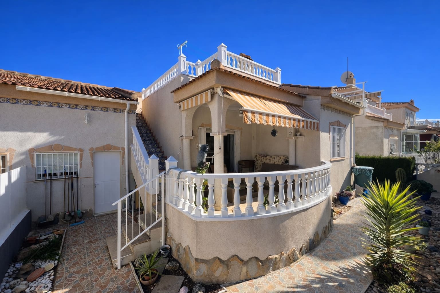 2 bedroom Townhouse for sale in Algorfa with garage - € 200,000 (Ref: 9542043)
