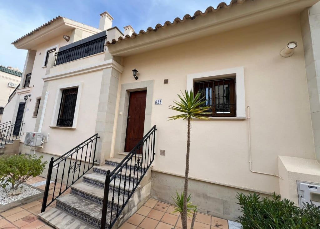 2 bedroom Bungalow for sale in Algorfa with pool - € 225,000 (Ref: 9542044)