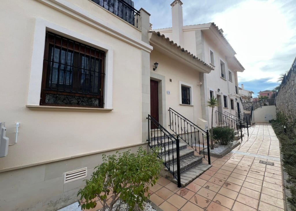 2 bedroom Bungalow for sale in Algorfa with pool - € 225,000 (Ref: 9542044)