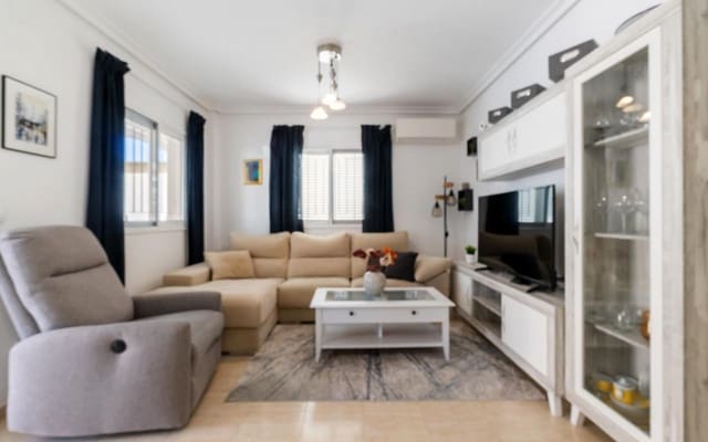 3 makuuhuone Omakotitalo myytävänä paikassa Playa Flamenca, Orihuela mukana uima-altaan - 349 000 € (Ref: 9542045)