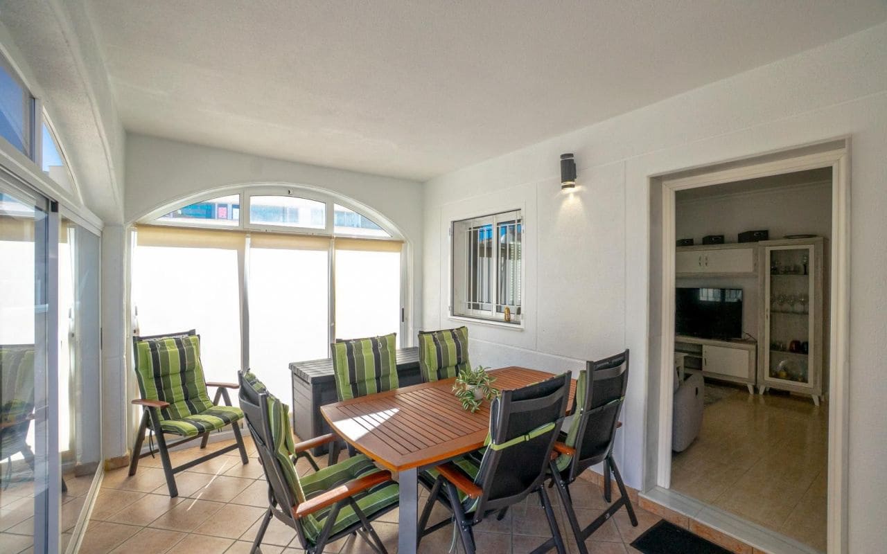 3 makuuhuone Omakotitalo myytävänä paikassa Playa Flamenca mukana uima-altaan - 349 000 € (Ref: 9542045)