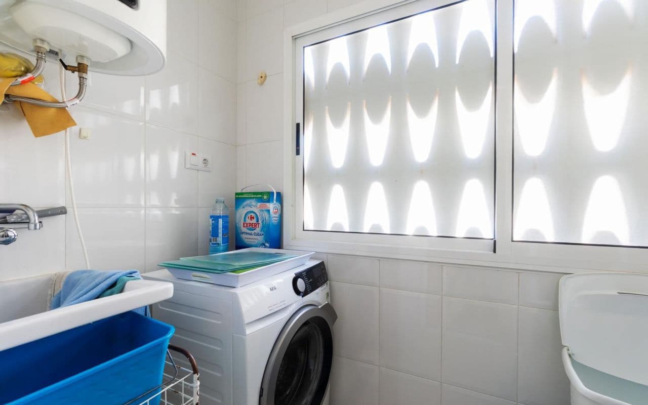 3 makuuhuone Omakotitalo myytävänä paikassa Playa Flamenca mukana uima-altaan - 349 000 € (Ref: 9542045)