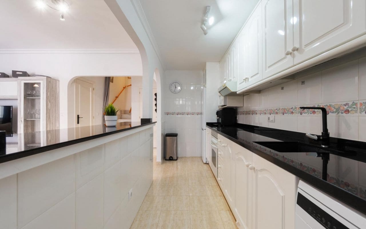 3 makuuhuone Omakotitalo myytävänä paikassa Playa Flamenca mukana uima-altaan - 349 000 € (Ref: 9542045)