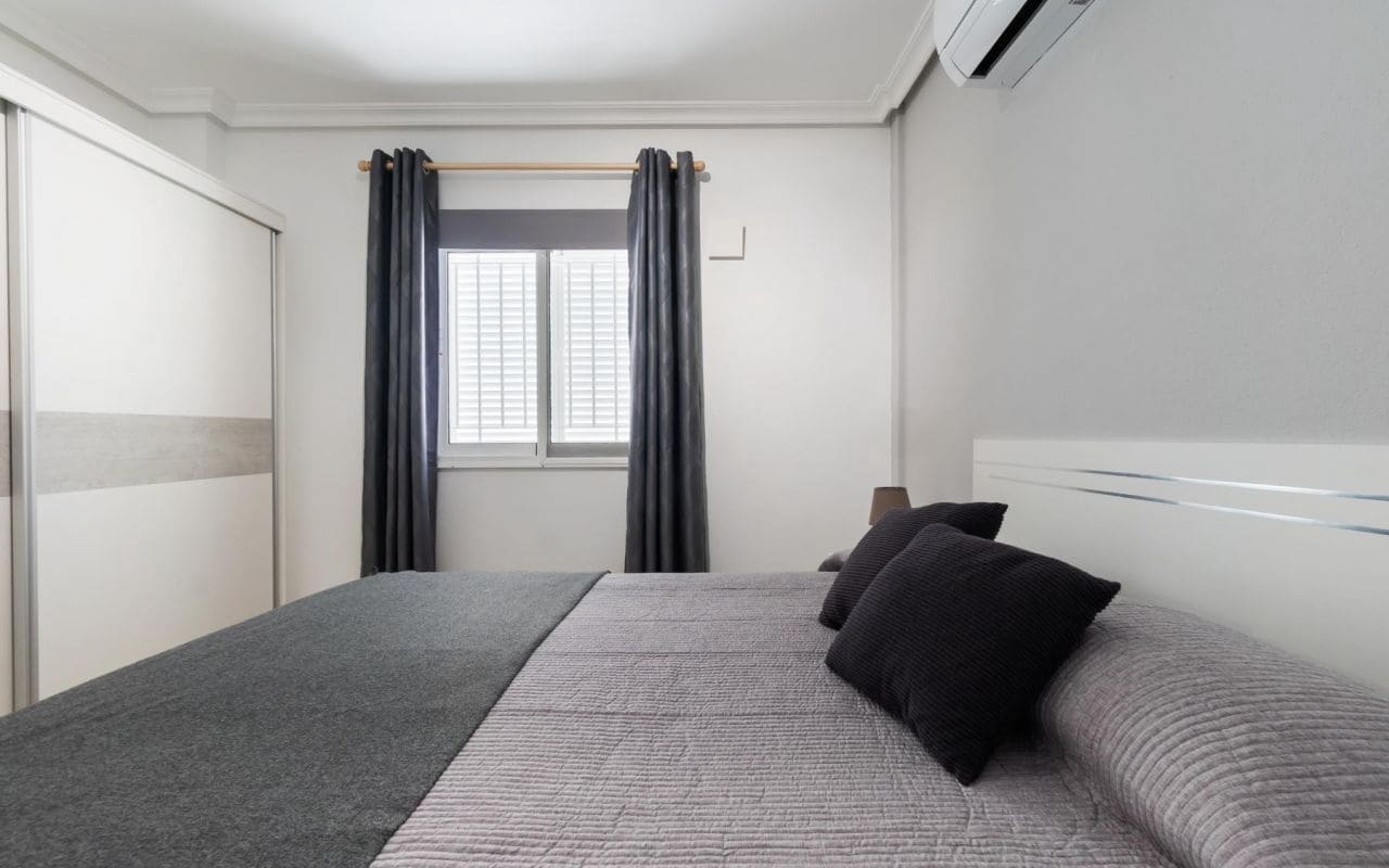 3 makuuhuone Omakotitalo myytävänä paikassa Playa Flamenca mukana uima-altaan - 349 000 € (Ref: 9542045)