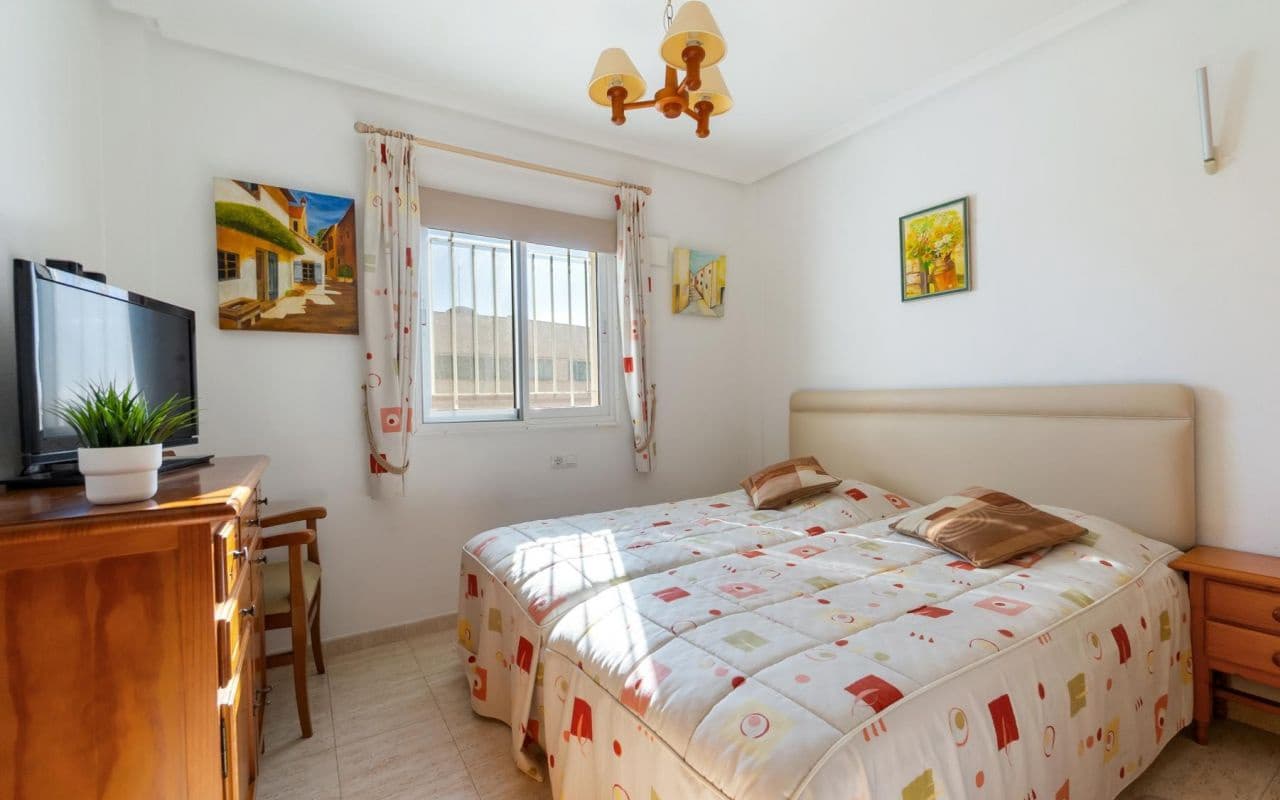 3 makuuhuone Omakotitalo myytävänä paikassa Playa Flamenca mukana uima-altaan - 349 000 € (Ref: 9542045)