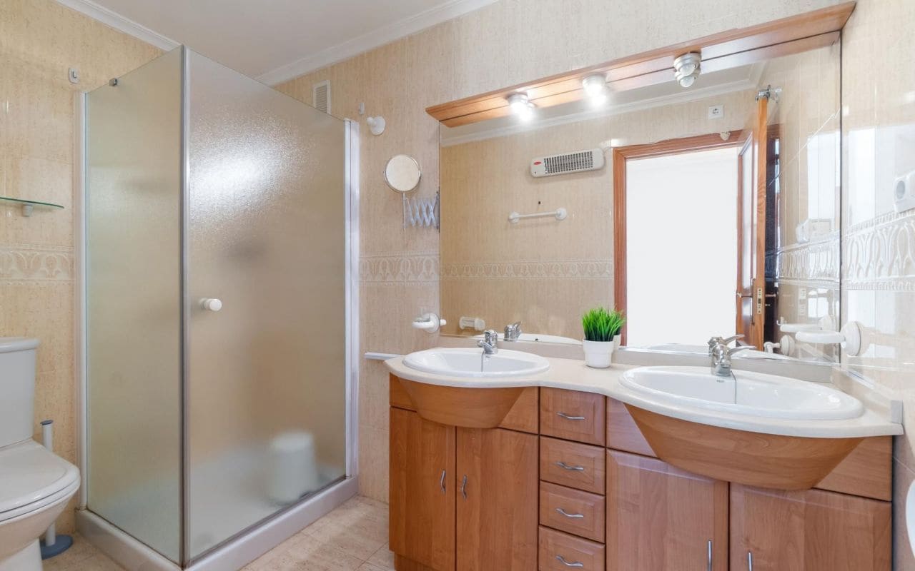 3 makuuhuone Omakotitalo myytävänä paikassa Playa Flamenca mukana uima-altaan - 349 000 € (Ref: 9542045)