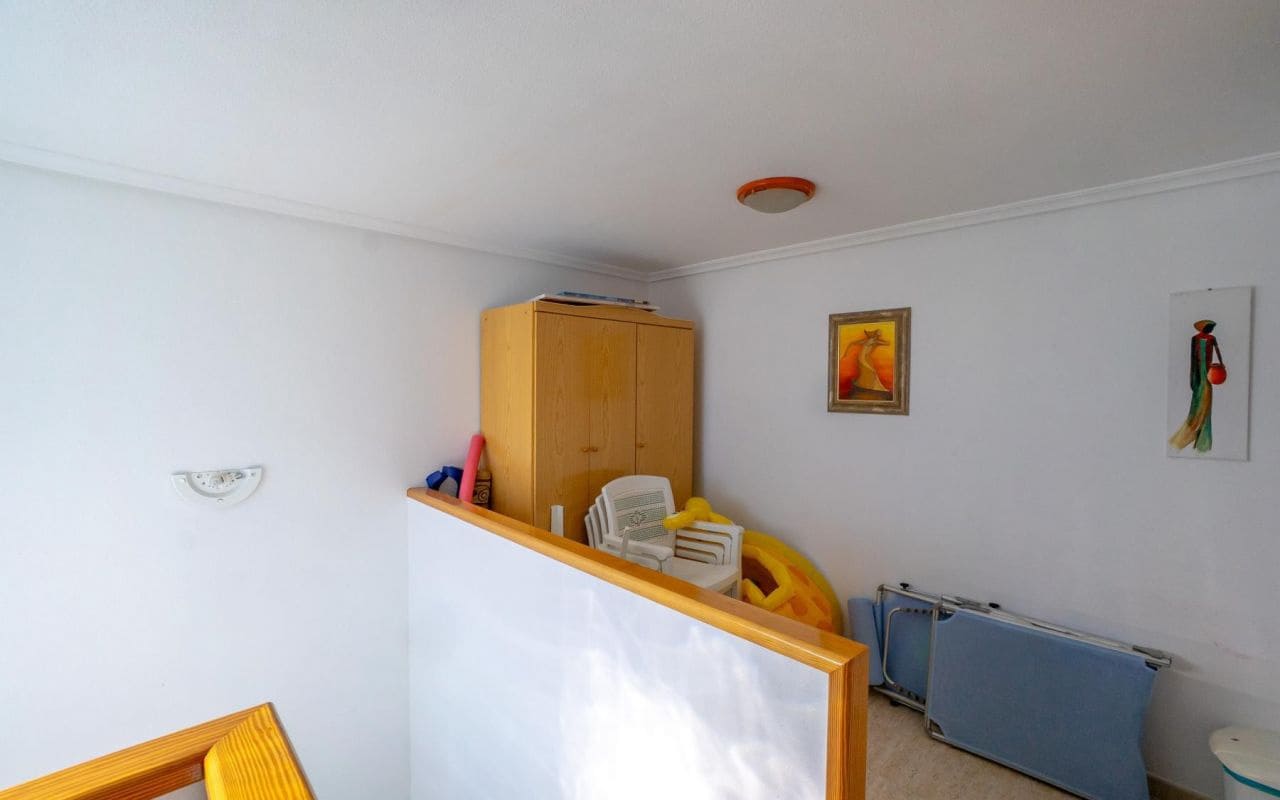 3 makuuhuone Omakotitalo myytävänä paikassa Playa Flamenca mukana uima-altaan - 349 000 € (Ref: 9542045)