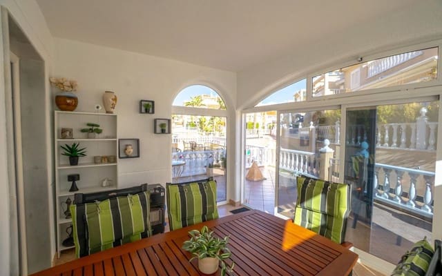 3 makuuhuone Omakotitalo myytävänä paikassa Playa Flamenca, Orihuela mukana uima-altaan - 349 000 € (Ref: 9542045)