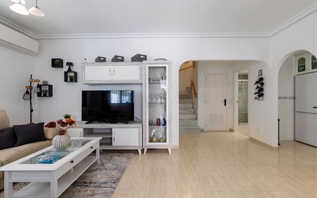 3 makuuhuone Omakotitalo myytävänä paikassa Playa Flamenca, Orihuela mukana uima-altaan - 349 000 € (Ref: 9542045)