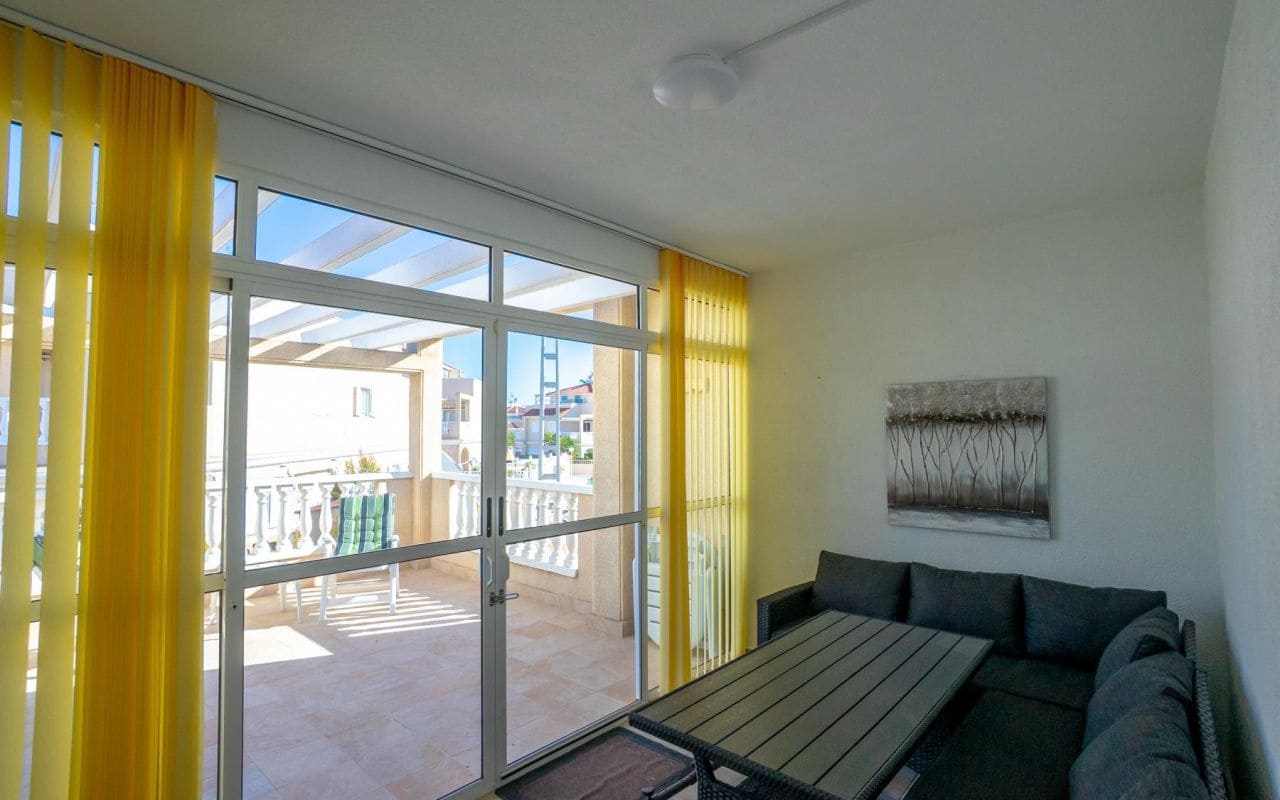 3 makuuhuone Omakotitalo myytävänä paikassa Playa Flamenca mukana uima-altaan - 349 000 € (Ref: 9542045)