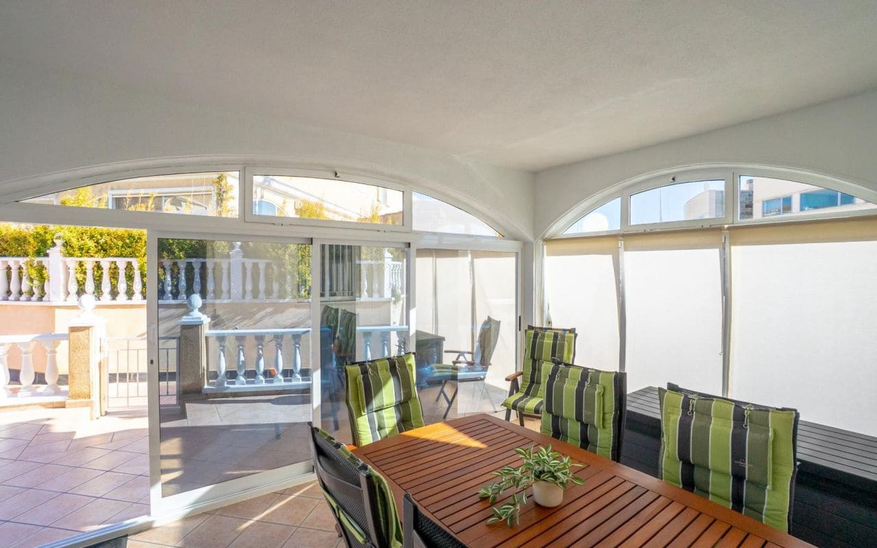 3 makuuhuone Omakotitalo myytävänä paikassa Playa Flamenca mukana uima-altaan - 349 000 € (Ref: 9542045)