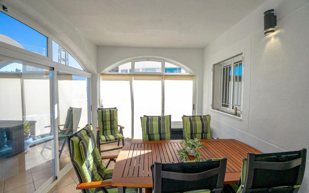 3 makuuhuone Omakotitalo myytävänä paikassa Playa Flamenca mukana uima-altaan - 349 000 € (Ref: 9542045)