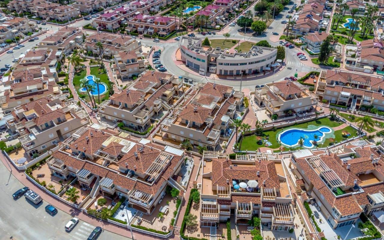 3 makuuhuone Omakotitalo myytävänä paikassa Playa Flamenca mukana uima-altaan - 349 000 € (Ref: 9542045)