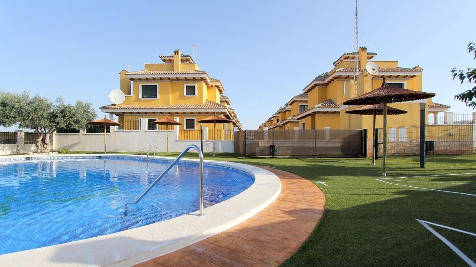 2 sovrum Semi-fristående Villa till salu i Ciudad Quesada med pool - 250 000 € (Ref: 9542046)