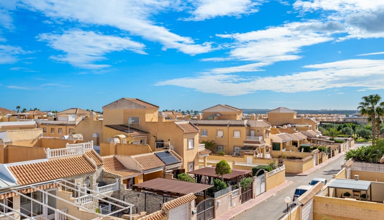 5 soveværelse Lejlighed til salg i Ciudad Quesada med swimmingpool - € 276.000 (Ref: 9584640)