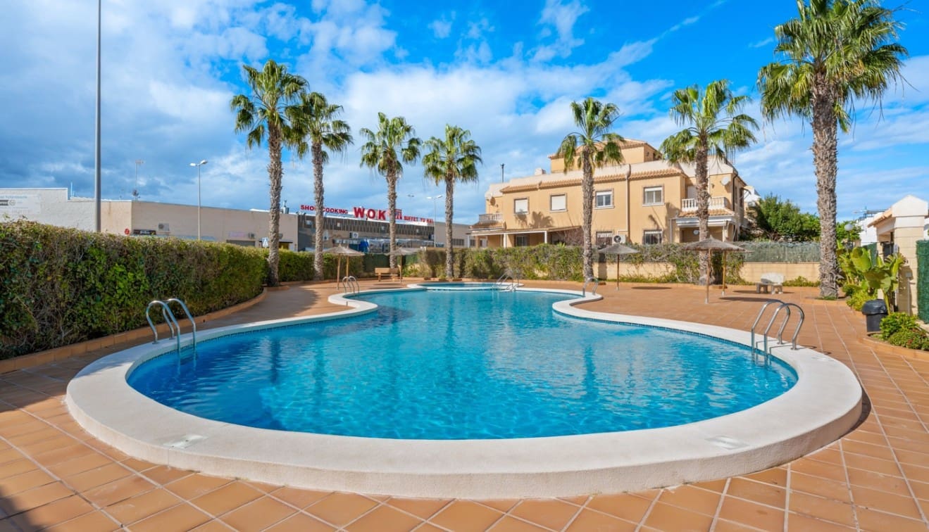 5 soveværelse Lejlighed til salg i Ciudad Quesada med swimmingpool - € 276.000 (Ref: 9584640)