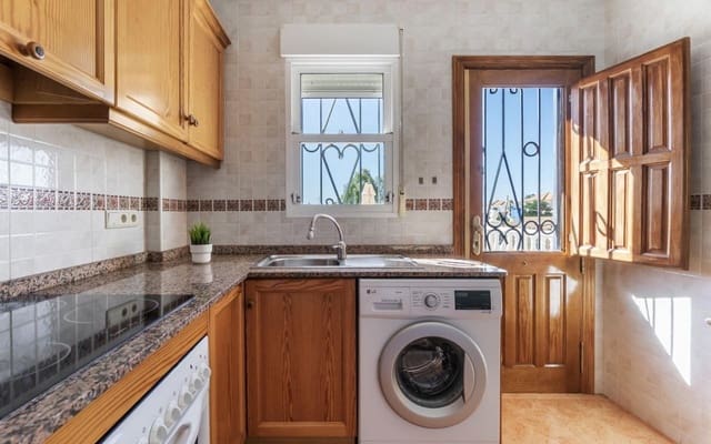 3 soverom Hus til salgs i Orihuela Costa, Orihuela med svømmebasseng - € 195 000 (Ref: 9609554)