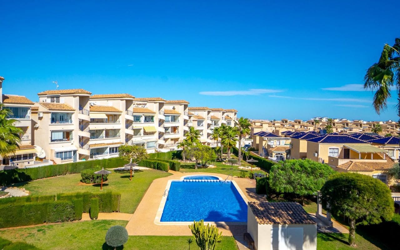 3 soveværelse Byhus til salg i Orihuela Costa med swimmingpool - € 195.000 (Ref: 9609554)