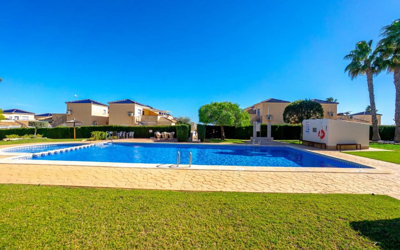 3 soveværelse Byhus til salg i Orihuela Costa med swimmingpool - € 195.000 (Ref: 9609554)