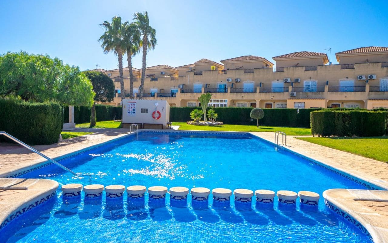 3 soveværelse Byhus til salg i Orihuela Costa med swimmingpool - € 195.000 (Ref: 9609554)