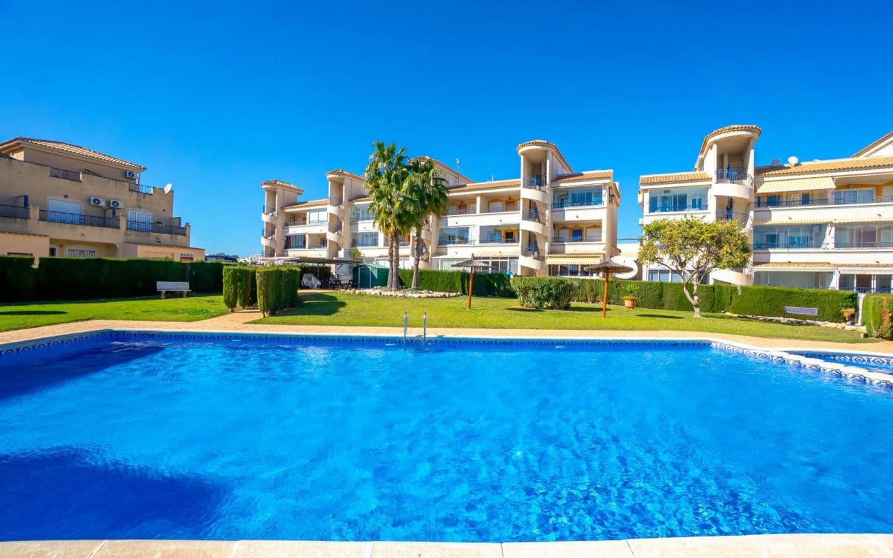 3 soveværelse Byhus til salg i Orihuela Costa med swimmingpool - € 195.000 (Ref: 9609554)