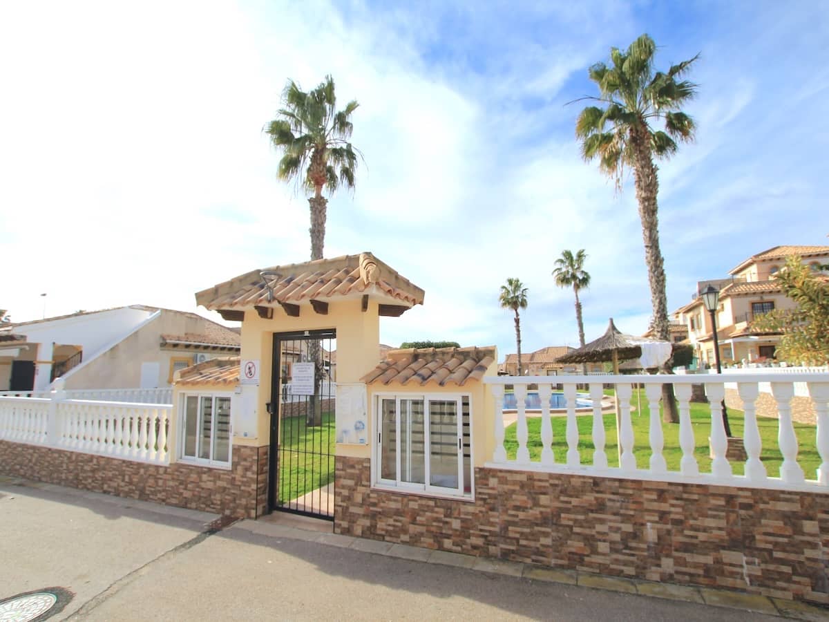 2 soverom Rekkehus til salgs i Cabo Roig med svømmebasseng - € 199 950 (Ref: 9614221)