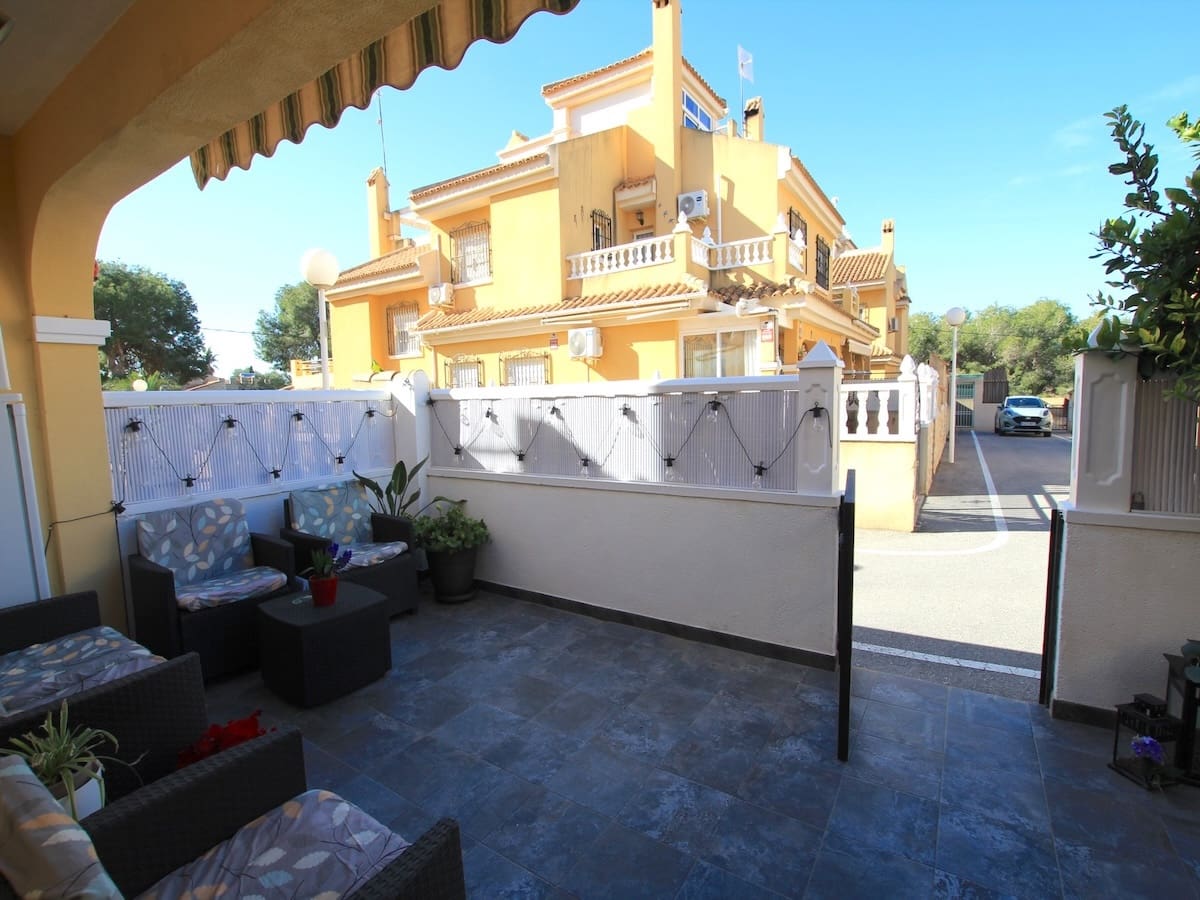 3 bedroom Townhouse for sale in Orihuela Costa with pool - € 184,950 (Ref: 9617104)