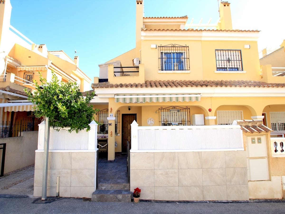 3 bedroom Townhouse for sale in Orihuela Costa with pool - € 184,950 (Ref: 9617104)
