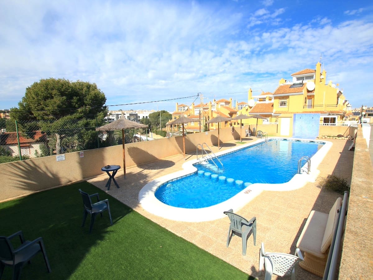 3 bedroom Townhouse for sale in Orihuela Costa with pool - € 184,950 (Ref: 9617104)