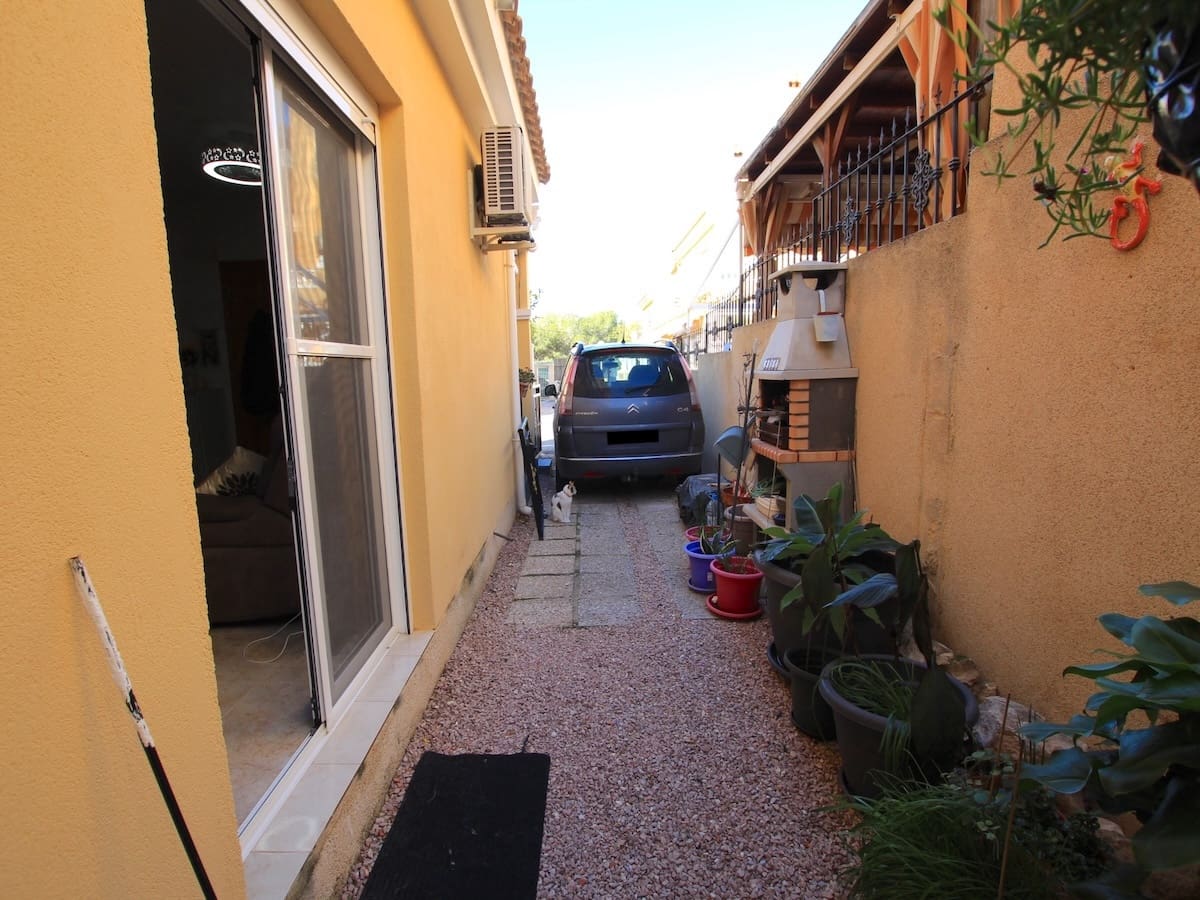 3 bedroom Townhouse for sale in Orihuela Costa with pool - € 184,950 (Ref: 9617104)