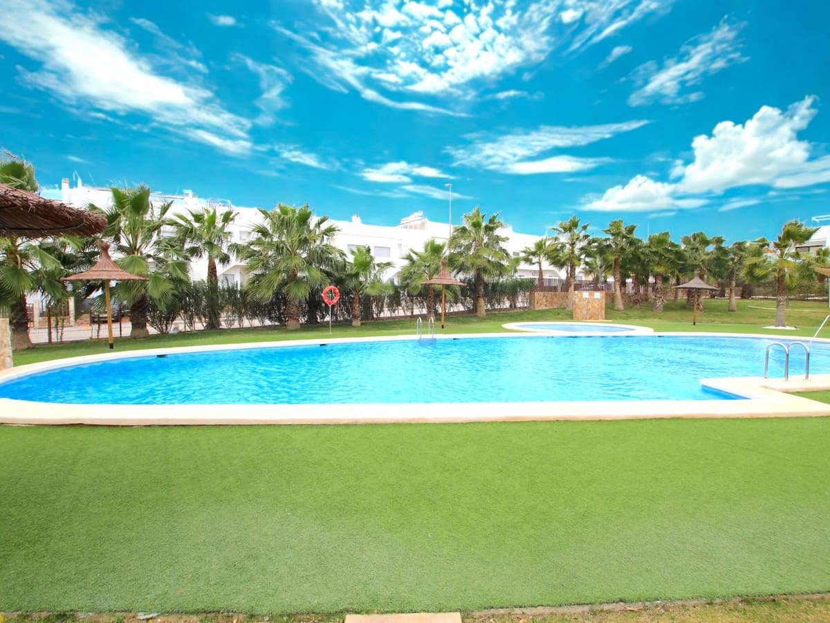 2 soveværelse Lejlighed til salg i Entre Naranjos med swimmingpool - € 240.000 (Ref: 9618107)