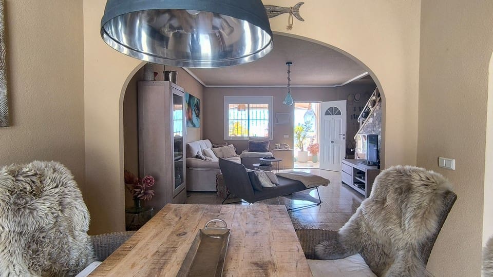 2 soveværelse Byhus til salg i Ciudad Quesada med swimmingpool garage - € 265.000 (Ref: 9618477)