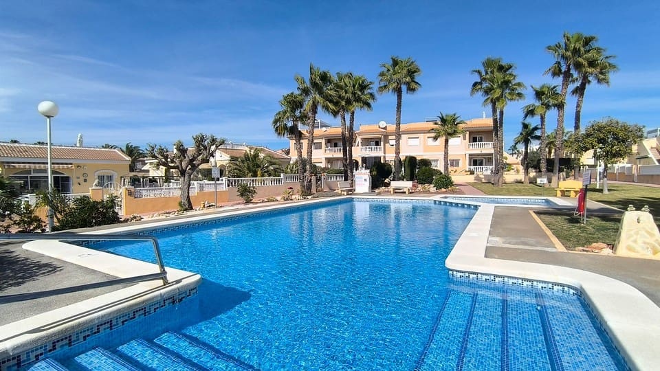 2 soveværelse Byhus til salg i Ciudad Quesada med swimmingpool garage - € 265.000 (Ref: 9618477)