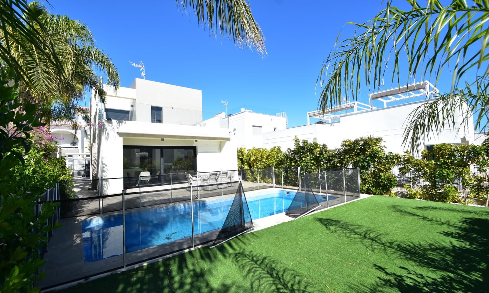 3 slaapkamer Villa te koop in Ciudad Quesada met zwembad - € 459.000 (Ref: 9628002)