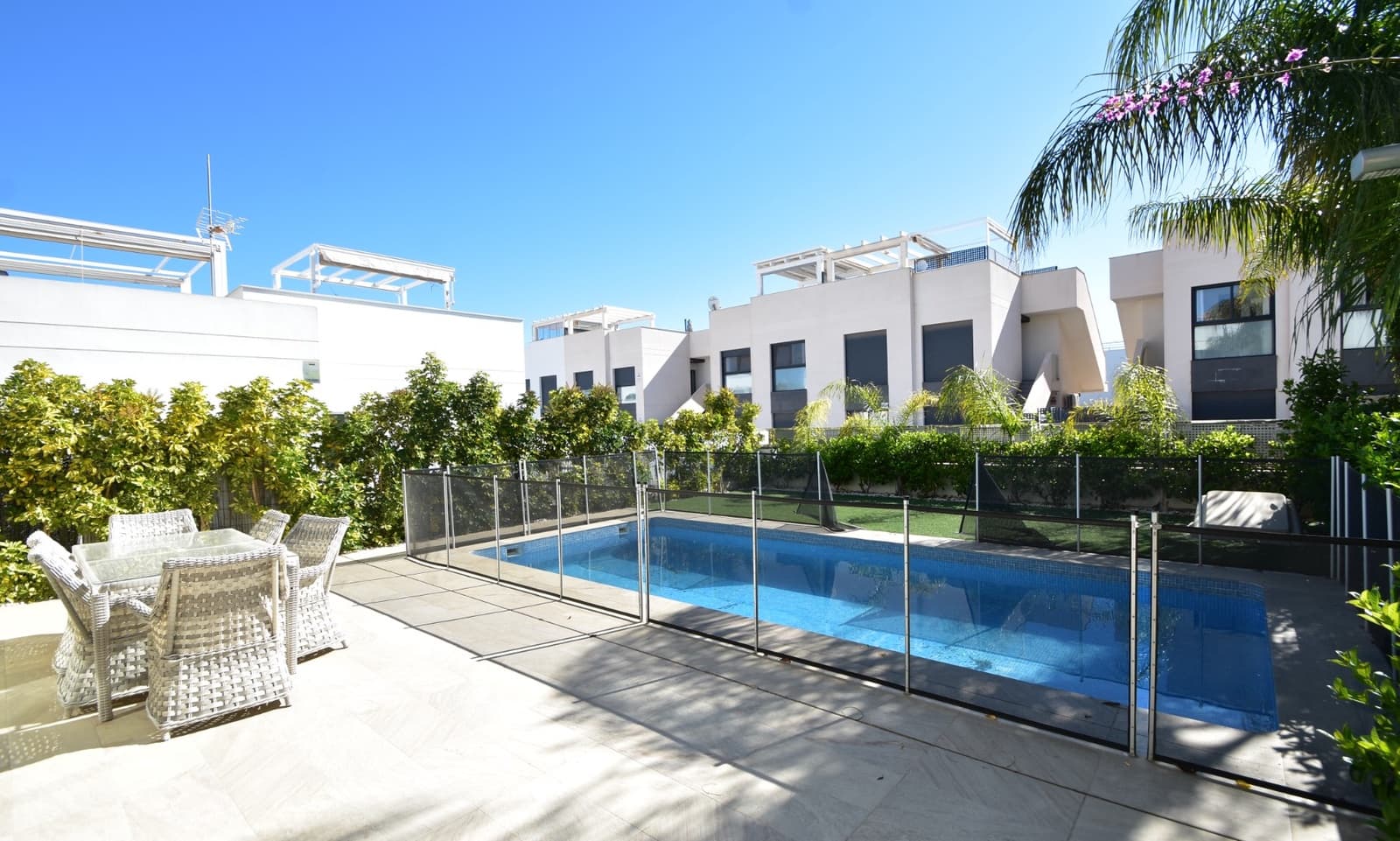 3 slaapkamer Villa te koop in Ciudad Quesada met zwembad - € 459.000 (Ref: 9628002)