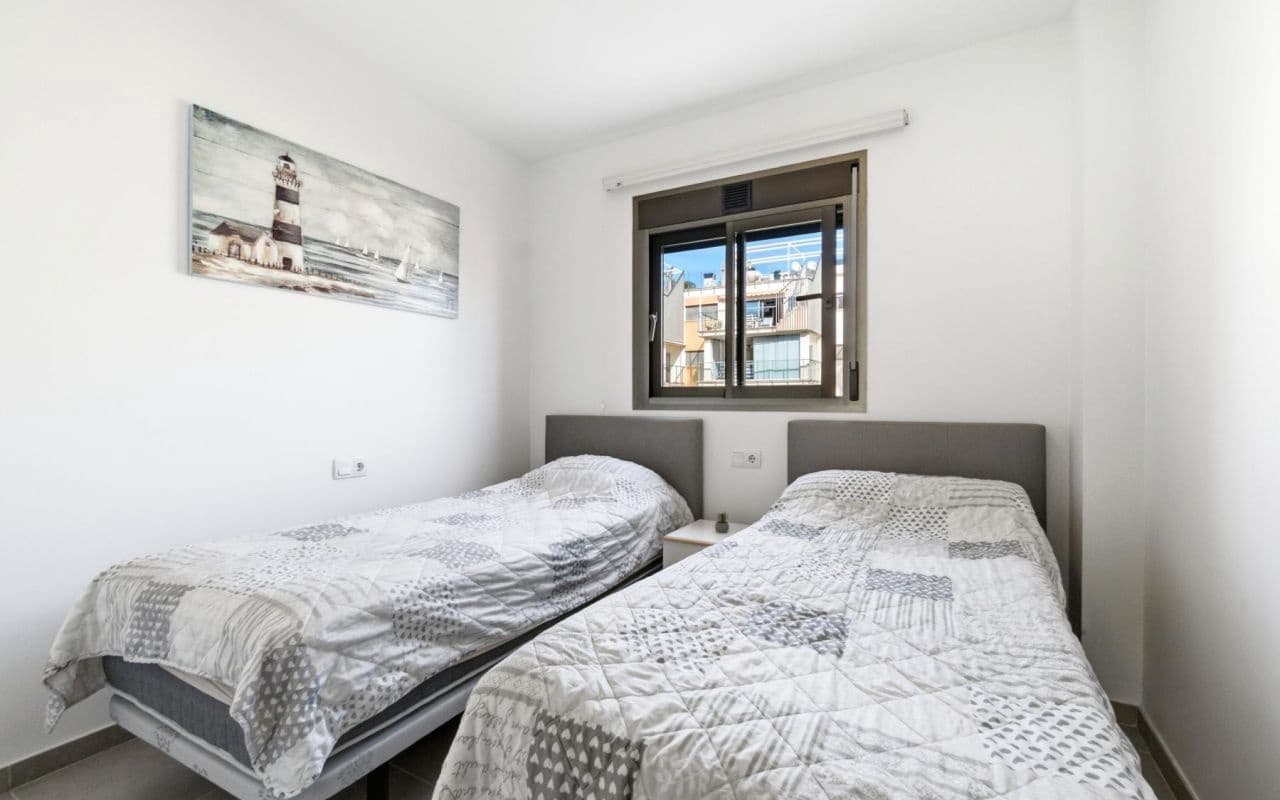 Leilighet til salgs i Los Dolses med svømmebasseng - € 249 000 (Ref: 9628174)