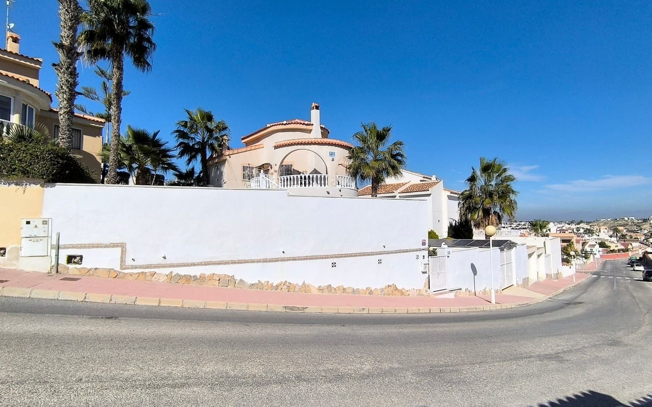 4 soveværelse Villa til salg i Ciudad Quesada med swimmingpool garage - € 375.000 (Ref: 9635133)