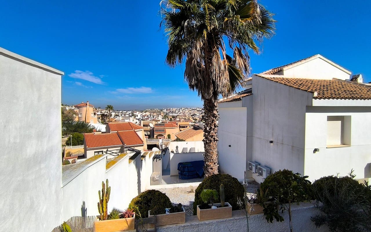 4 soveværelse Villa til salg i Ciudad Quesada med swimmingpool garage - € 375.000 (Ref: 9635133)