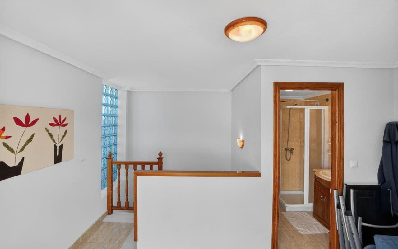 2 Zimmer Apartment zu verkaufen in Playa Flamenca mit Pool - 215.000 € (Ref: 9642454)