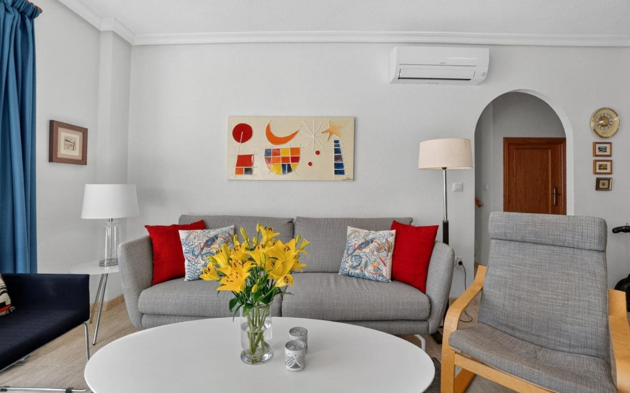 2 Zimmer Apartment zu verkaufen in Playa Flamenca mit Pool - 215.000 € (Ref: 9642454)