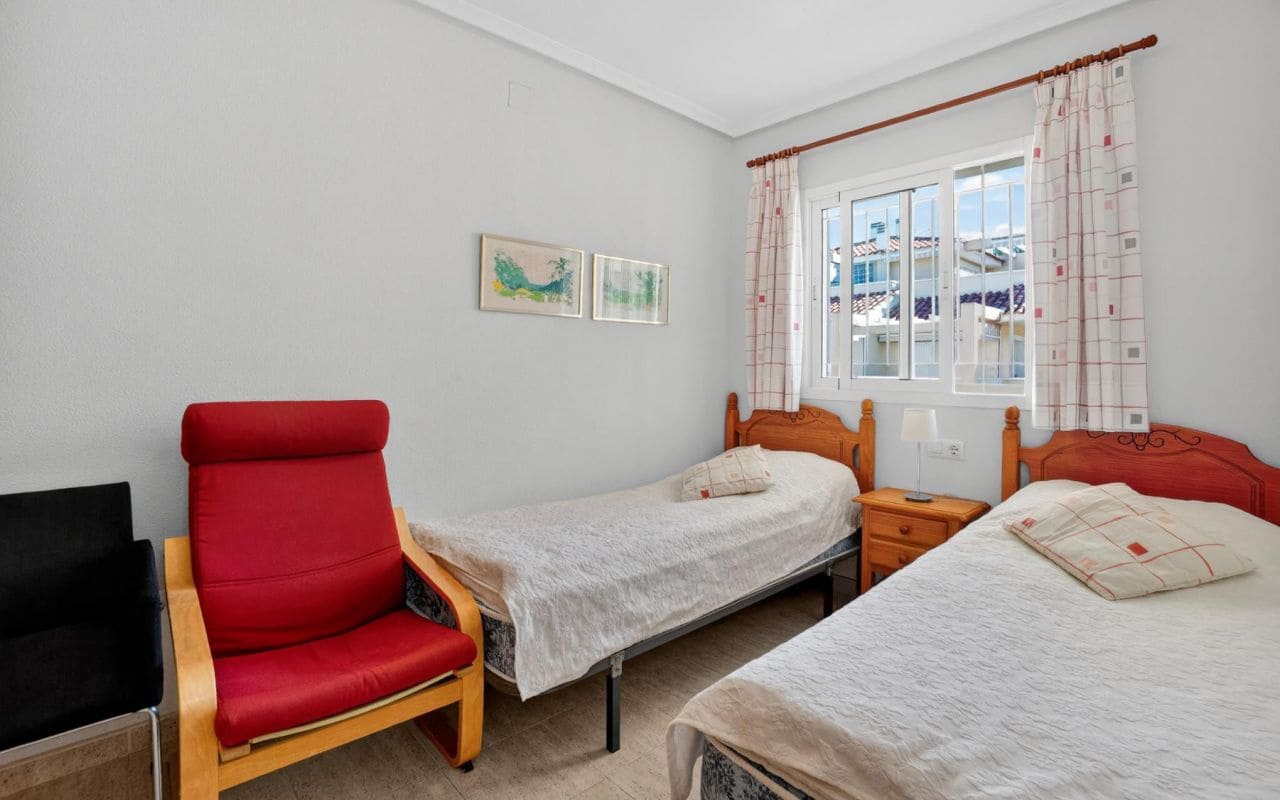 2 Zimmer Apartment zu verkaufen in Playa Flamenca mit Pool - 215.000 € (Ref: 9642454)