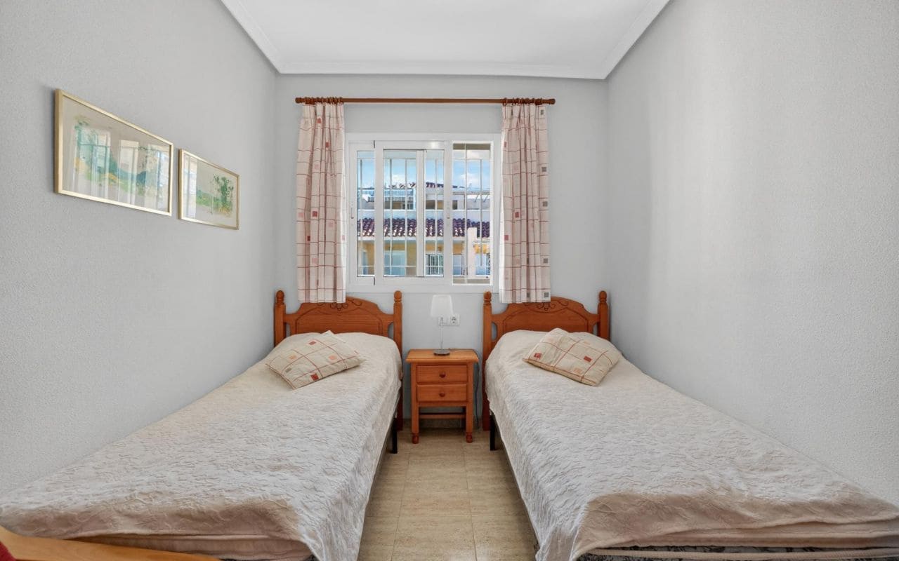 2 Zimmer Apartment zu verkaufen in Playa Flamenca mit Pool - 215.000 € (Ref: 9642454)