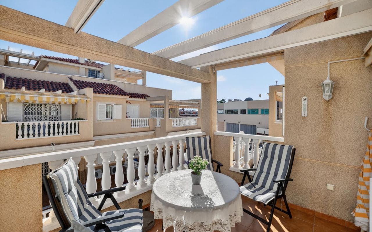 2 Zimmer Apartment zu verkaufen in Playa Flamenca mit Pool - 215.000 € (Ref: 9642454)