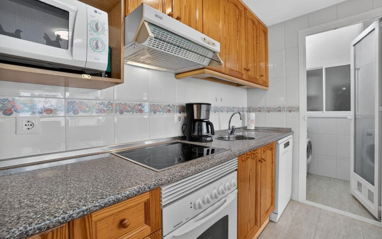 2 Zimmer Apartment zu verkaufen in Playa Flamenca mit Pool - 215.000 € (Ref: 9642454)