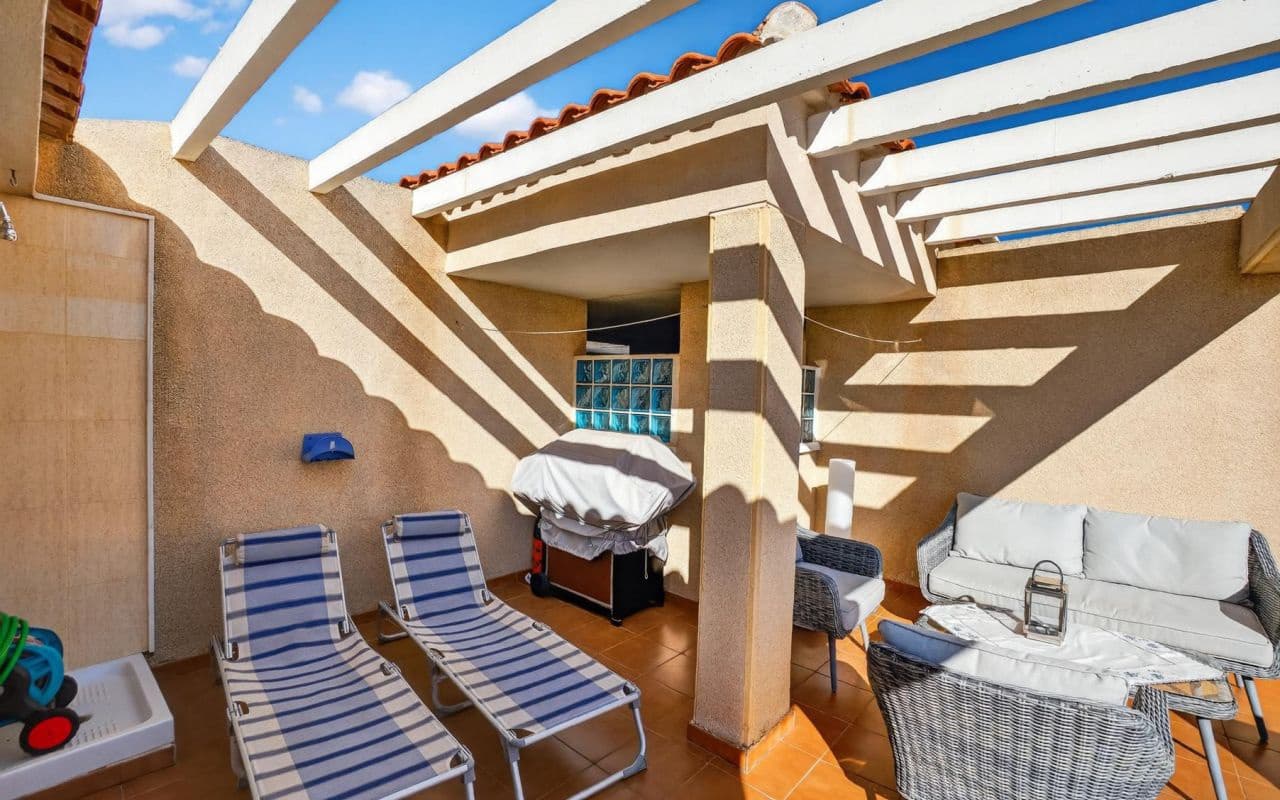 2 Zimmer Apartment zu verkaufen in Playa Flamenca mit Pool - 215.000 € (Ref: 9642454)