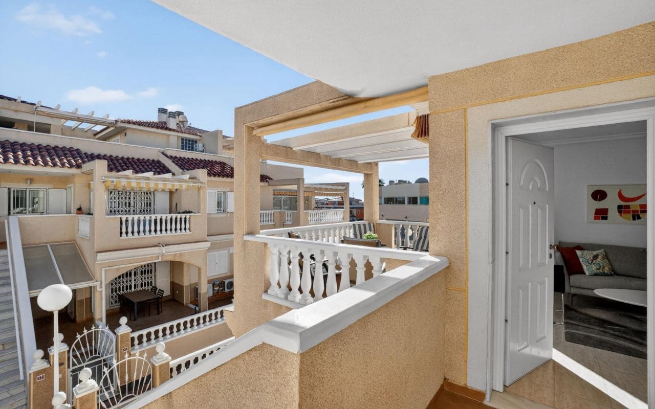 2 Zimmer Apartment zu verkaufen in Playa Flamenca mit Pool - 215.000 € (Ref: 9642454)